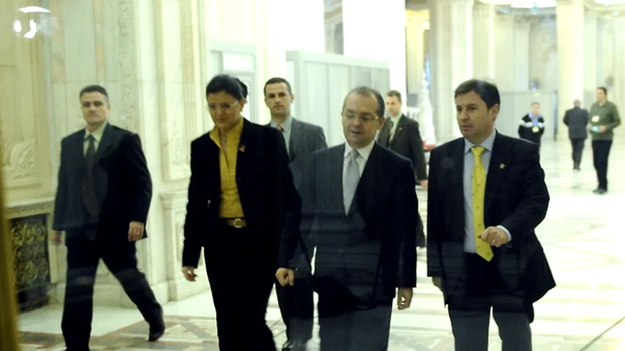 Discuţiile PDL privind noua siglă a partidului: De la roza vânturilor la nodul marinăresc şi barcă