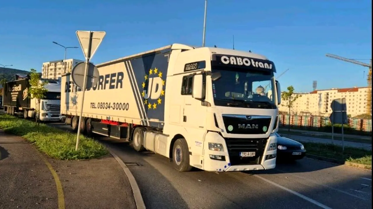 Șoferii de camioane din Bosnia protestează blocând transportul de mărfuri
