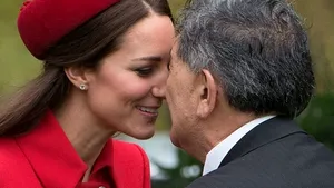 Prinţul George, la prima vizită oficială. Ducele şi ducesa de Cambride, primiţi cu dansuri războinice în Noua Zeelandă - FOTO