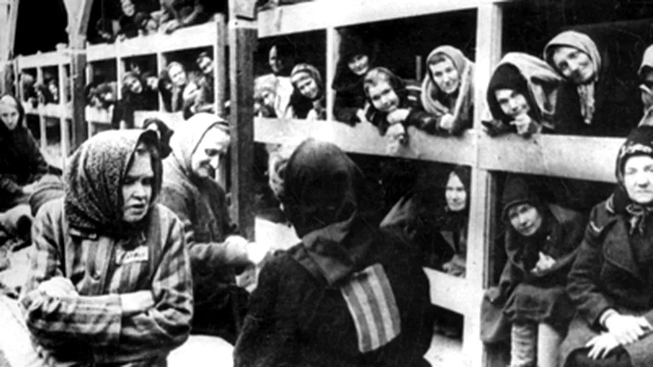 Madonna îşi duce copiii la Auschwitz - GALERIE FOTO