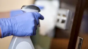 Noua tulpină SARS-CoV-2, depistată la o angajată a unui hotel din Australia