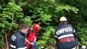 Povestea amuzantă a întâlnirii dintre salvatorii din Gorj şi un bărbat băut căzut în prăpastie