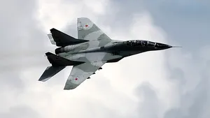 Polonia anunţă disponibilitatea de a furniza avioane de vânătoare Ucrainei prin intermediul SUA