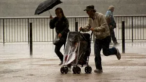 Alertă METEO. Cod galben de ploi torenţiale şi vijelii. Fenomenele anunţate de meteorologi 