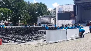 Comportament de invidiat al pelerinilor de la Blaj. Ce au lăsat în urma lor, oamenii strânşi la slujba de pe Câmpia Libertăţii | VIDEO