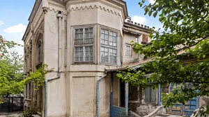Casa Breslelor, una dintre cele mai vechi clădiri din Bucureşti, a fost scoasă la vânzare. Care este preţul pentru clădirea ridicată de arhitectului Luigi Ludovic Lipizer