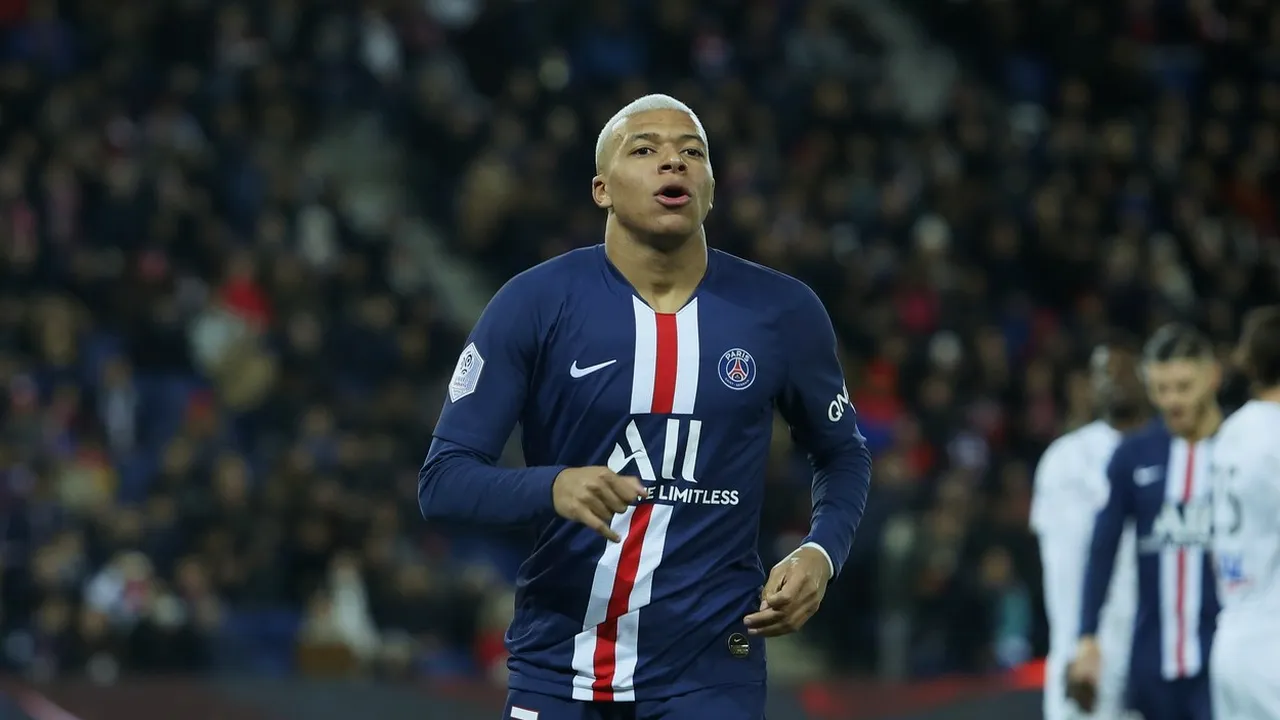 Reacţia surprinzătoare a lui Kylian Mbappe când un copil a pătruns pe teren - FOTO