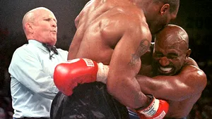 Mike Tyson şi Evander Holyfield, faţă în faţă după 12 ani - VIDEO