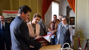 Principesa Maria, impresionată de o expoziţie de fotografii cu construcţia Catedralei Încoronării | FOTO