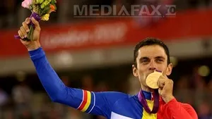 Cât rezistă un ministru pe bicicletă? Eduard Novak, ministrul Sporturilor, a început pregătirile pentru Jocurile Olimpice