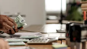 Caz ciudat. O femeie despărțită de soțul ei îi cere acestuia jumătate dintr-un câștig de 223 de milioane de euro