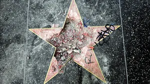 Steaua lui Donald Trump de pe Aleea Vedetelor din Hollywood a fost distrusă