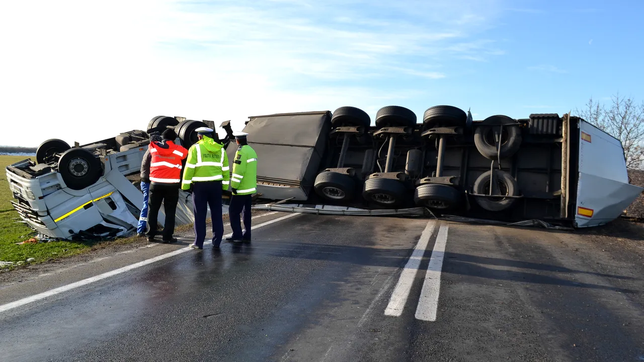 TIR derapat pe A1 Bucureşti – Piteşti. Se circulă în condiţii de iarnă pe mai multe şosele din ţară 