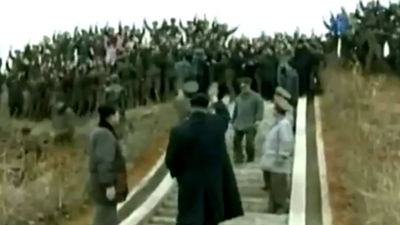 Scene de isterie colectivă în timpul vizitei lui Kim Jong-un pe o insulă nord-coreeană - VIDEO