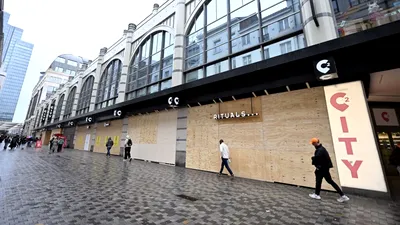 EXTERNE Magazinele din Bruxelles, baricadate de teama unor noi jafuri. Brandurile de lux și-au acoperit vitrinele