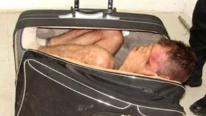 Un mexican a încercat să fugă din închisoare înghesuit în geamantanul soţiei