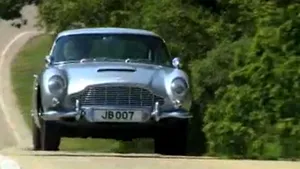 Automobilul Aston Martin DB5 condus de James Bond în 1964, scos la licitaţie