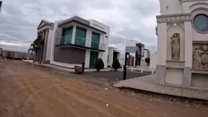 Cimitirul considerat cel mai periculos din lume. Mausoleele sunt construite cu geamuri antiglonț