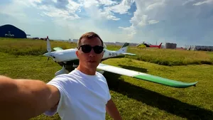 Un influencer rus a murit după ce avionul său a fost doborât, confundat cu o dronă ucraineană