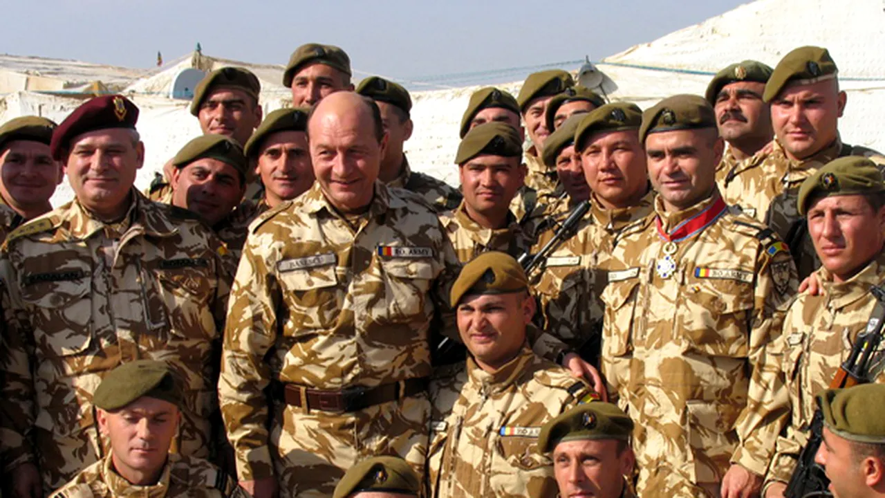 Băsescu, militarilor români din Afganistan: Aveţi misiunea de a proteja lumea civilizată de terorism