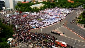 Romanian Unions Rallying In Bucharest Threaten To Go On Full Strike As Of May 31
