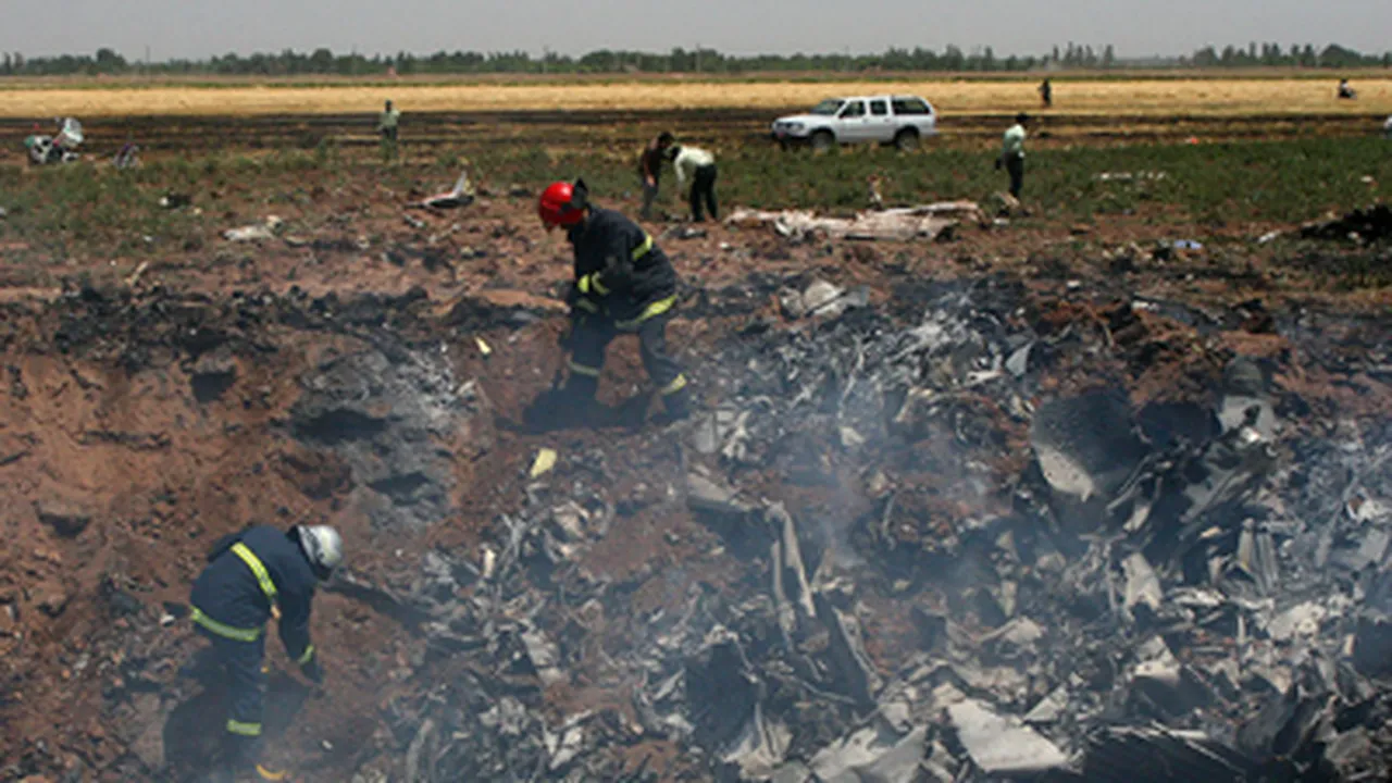 Un avion de linie s-a prăbuşit în nordul Iranului - VIDEO şi GALERIE FOTO