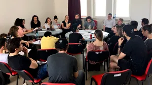 Laboratorul de Comedie: Spectacol-lectură, în grădina Muzeului Literaturii 