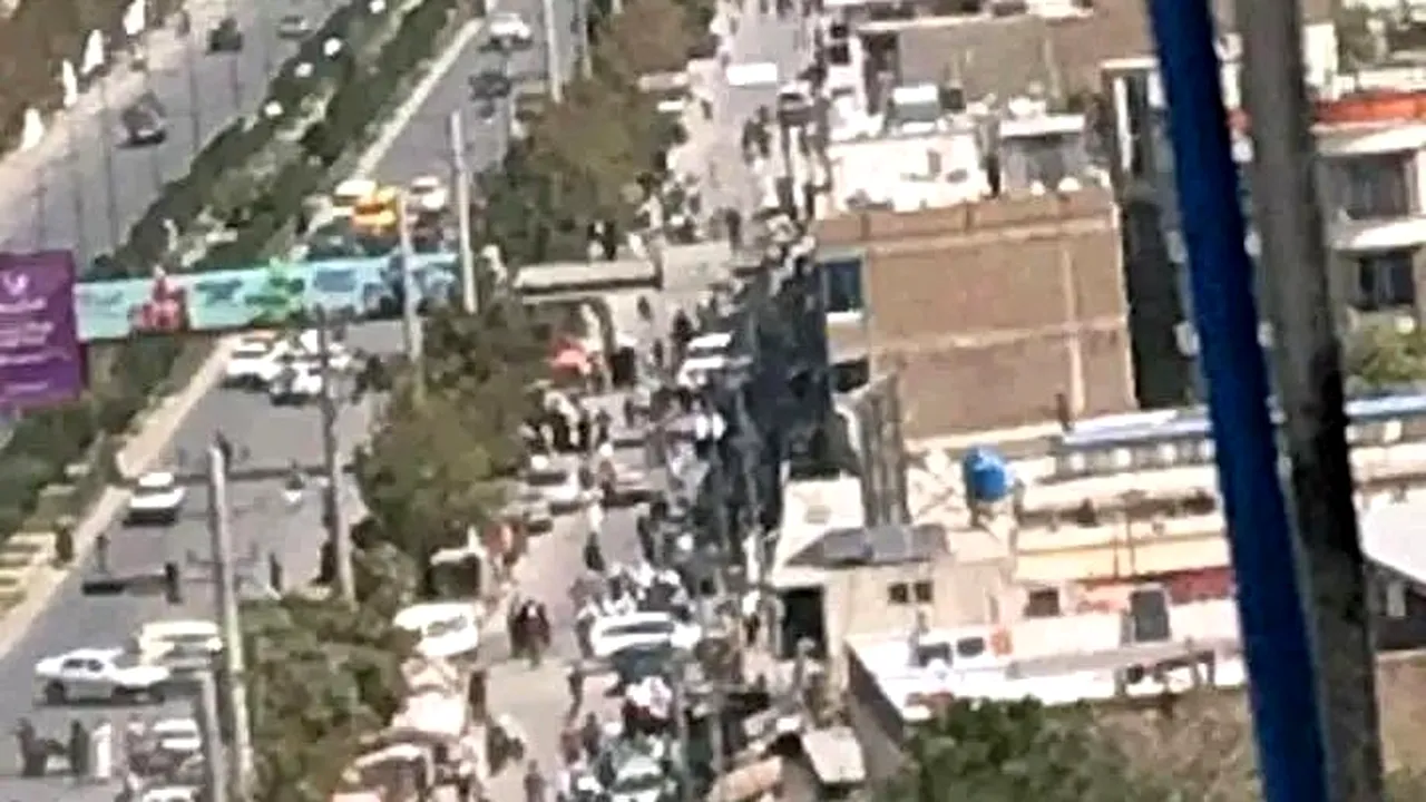 Atac sinucigaş cu bombă la ambasada Rusiei din Kabul. Cel puţin doi morţi şi 11 răniţi în urma exploziei