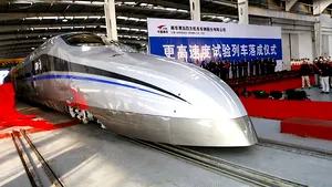 GALERIE FOTO De ce este DEZASRU când trenurile întârzie în China. Cum arată 100.000 de oameni aşteptând în frig