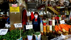 Soluţie pentru deblocarea economiei. Valentina Saygo, consultant fiscal: Guvernul trebuie să reglementeze o formă de şomaj tehnic mixt