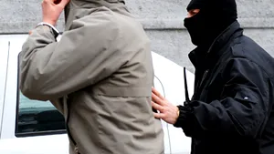 Patru militari cercetaţi în cazul furtului de la Ciorogârla rămân în arest