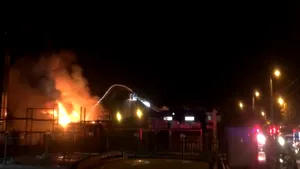 Incendiu de proporţii la un depozit Romstal din Iaşi