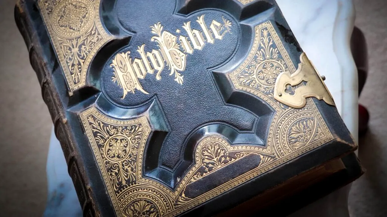 Vânzări - record la Biblii în Regatul Unit în 2025 / Librar: „Înainte, rebeliunea era să fii ateu, acum, rebeliunea e să crezi”