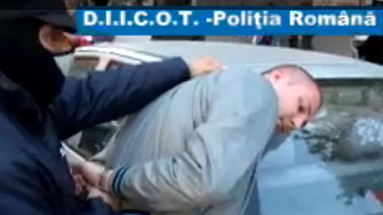 Nouă persoane reţinute pentru trafic de heroină şi cocaină. Marfa era trimisă din Italia printr-o societate de curierat