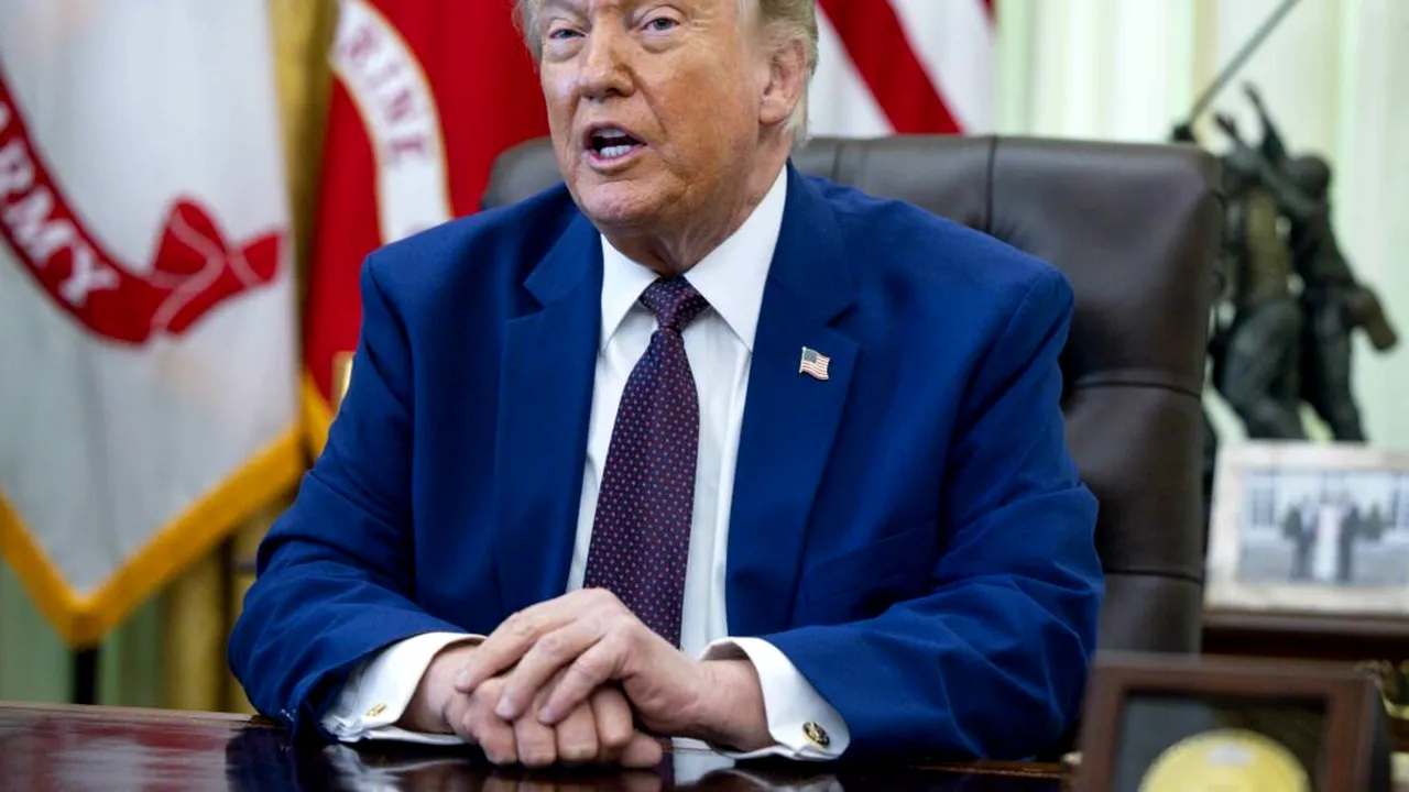 Trump îi îndeamnă pe comercianții de benzină să scadă prețurile și îi avertizează că vor apărea „probleme mari” dacă nu o vor face