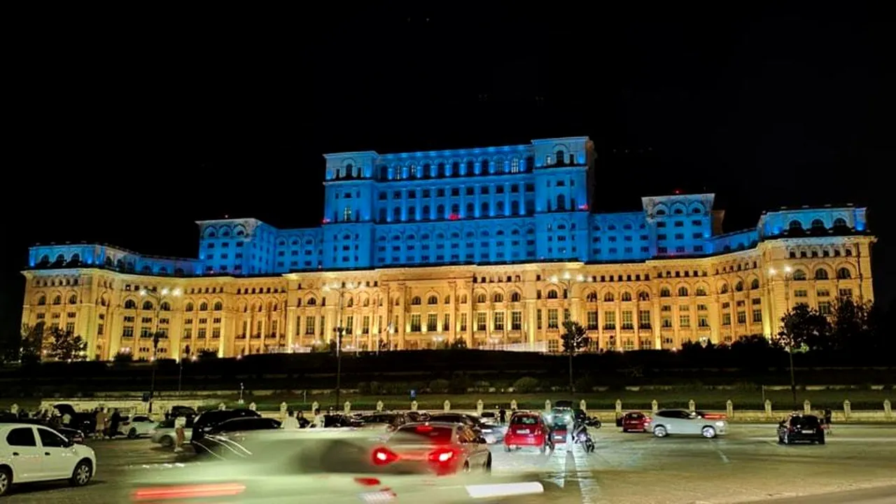 1000 de zile de război: Palatul Parlamentului, iluminat în culorile drapelului Ucrainei