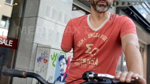 Biciclist german de origine română care nu are o mână, amendat pentru modificarea bicicletei