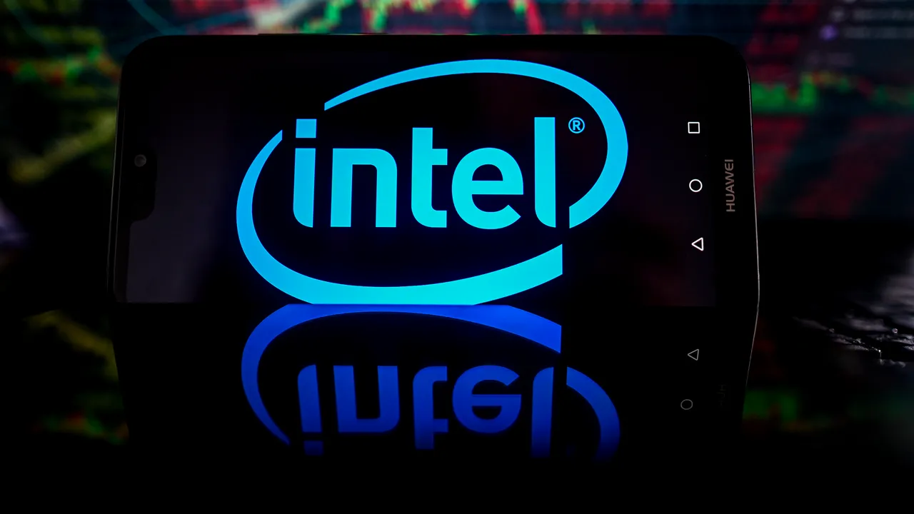 China blochează utilizarea cipurilor Intel şi AMD în PC-urile guvernamentale pentru a promova produse autohtone