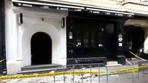 Ce spune un proprietar din BLOCUL de pe strada Blănari unde s-au prăbuşit BUCĂŢI de tencuială: E monument istoric. Ne amendează dacă facem lucrări/ Cum s-a schimbat situaţia după Colectiv