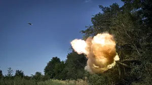 Războiul din Ucraina, ziua 534. Zelenski i-a demis pe şefii tuturor centrelor regionale de recrutare / Kievul, atacat cu rachete hipersonice / Un depozit de 2.000 mp de lângă Moscova, în flăcări / Locaţia este la doar 6,5 kilometri de reşedinţa lui Putin