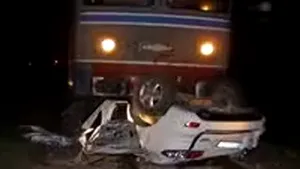 Ialomiţa: Cinci morţi şi doi răniţi, după ce o maşină a fost lovită de un tren (Video)