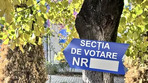 Ialomiţa: Un tânăr a rupt sigiliile de pe uşa de acces a unei secţii de votare