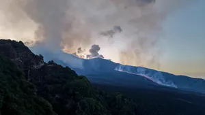 Alertă roșie în Sicilia. Etna închide din nou cerul deasupra aeroportului din Catania