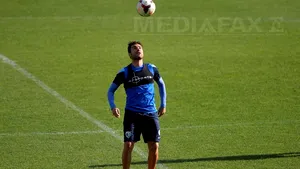 Mutu a debutat în liga profesionistă indiană. El a contribuit la un gol al echipei sale, FC Pune City, în victoria cu Mumbai City, scor 3-1