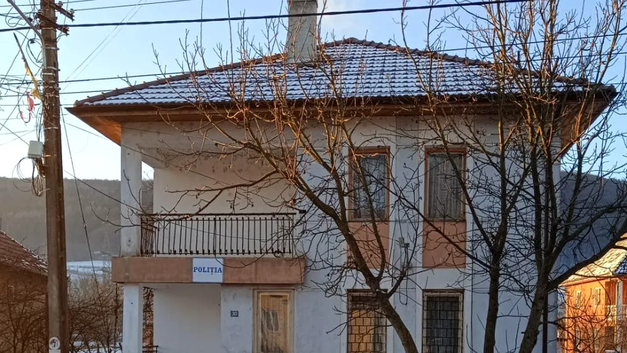 Cum arată un sediu de poliţie din Cluj: Geamuri de lemn, vechi de 30 de ani, bătute în cuie pentru a ţine frigul departe