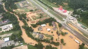 FOTO Inundaţii catastrofale în statul american Tennessee. Cel puţin 10 persoane au murit
