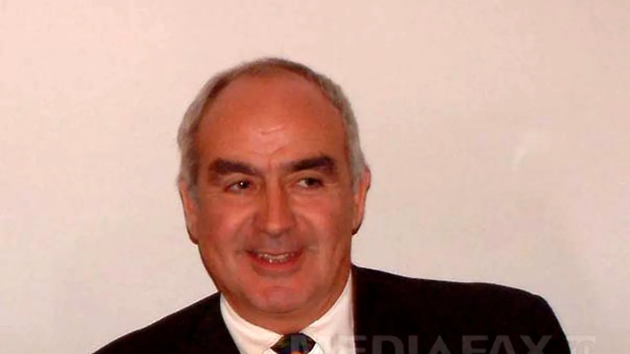 Nicolae Raţiu, distins de regina Elizabeth a II-a cu titlu de Membru al Ordinului Britanic