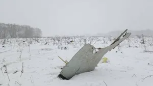 Un avion cu 71 de pasageri la bord s-a prăbuşit în apropiere de Moscova. Nu există supravieţuitori. Printre victime se numără şi cetăţeni străini/ Decizia de ultim moment luată de Vladimir Putin - VIDEO