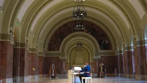 VIDEO La mulţi ani, România, din Cetatea Unirii. Mesajul emoţionant al unui jandarm: E timpul să fim solidari şi să rămânem uniţi