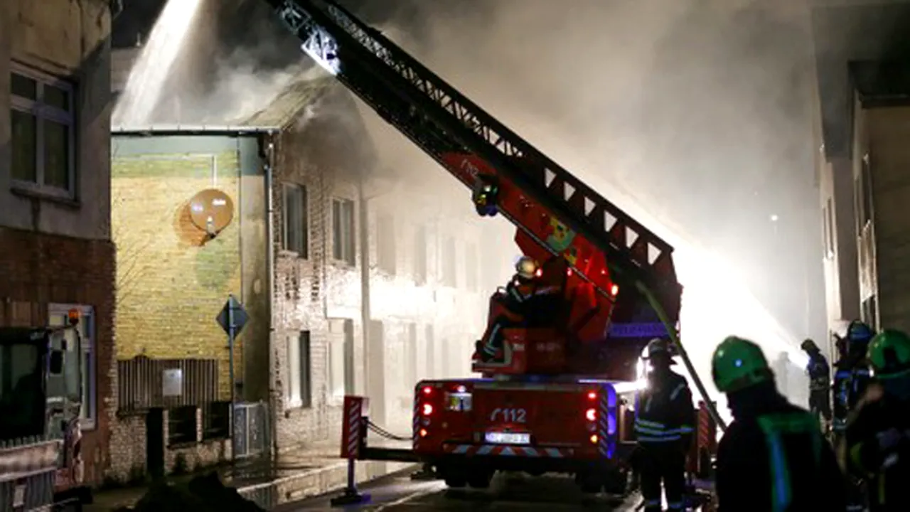 CRIZA IMIGRANŢILOR: Imobile dintr-un oraş german în care erau găzduiţi şi refugiaţi, distruse într-un incendiu provocat